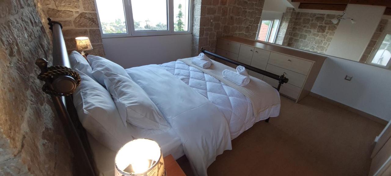 Villa Πέτρα, Ελιά Και Λεβάντα à Tolón Extérieur photo