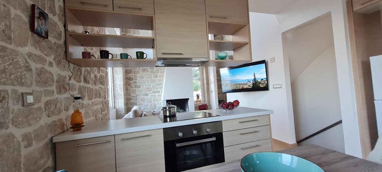 Villa Πέτρα, Ελιά Και Λεβάντα à Tolón Extérieur photo